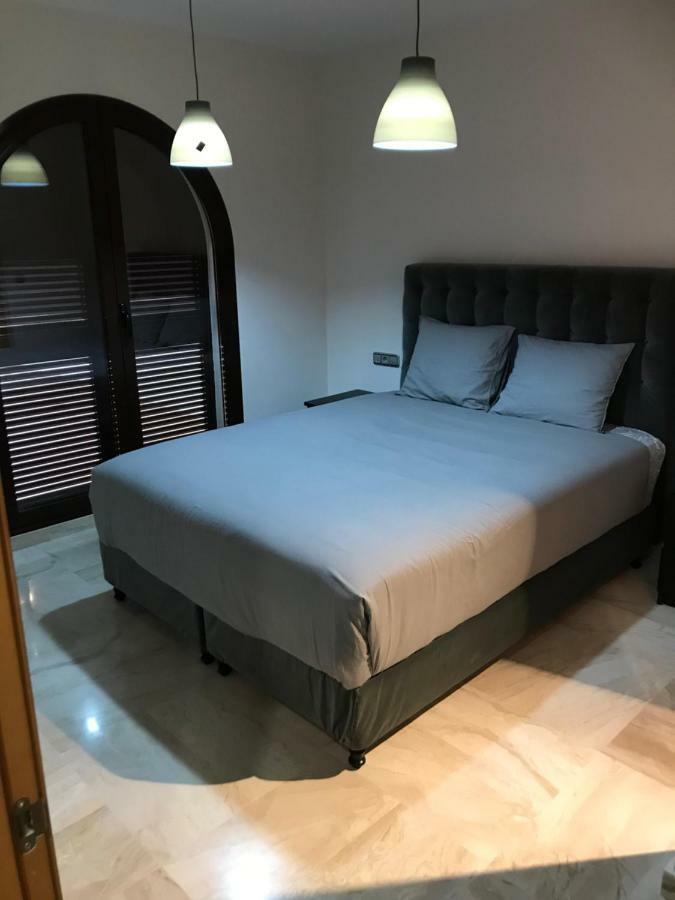 Luxury Apartment Set In Dona Julia Golf Course Casares Eksteriør billede