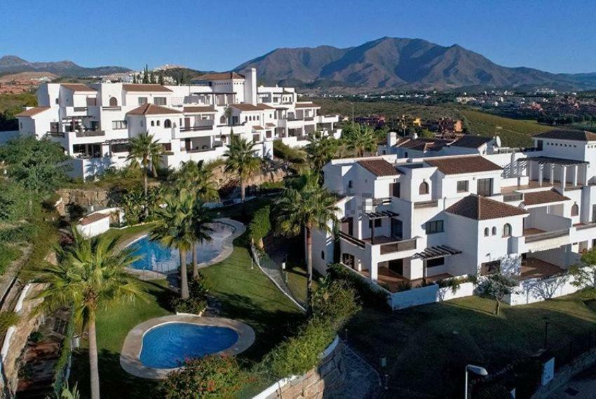 Luxury Apartment Set In Dona Julia Golf Course Casares Eksteriør billede